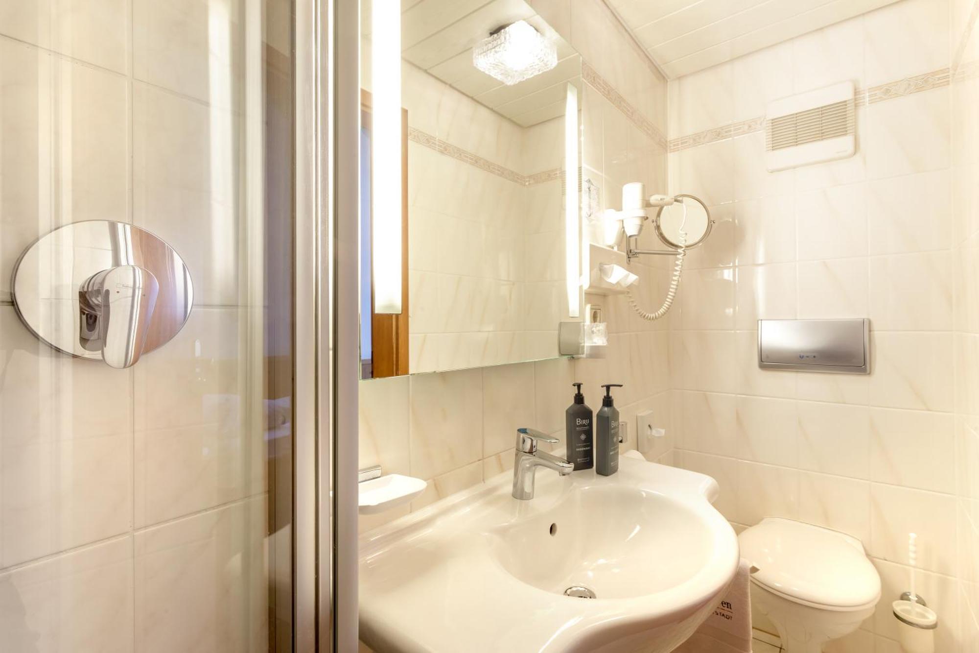 Hotel Zum Loewen Weißenhorn Extérieur photo