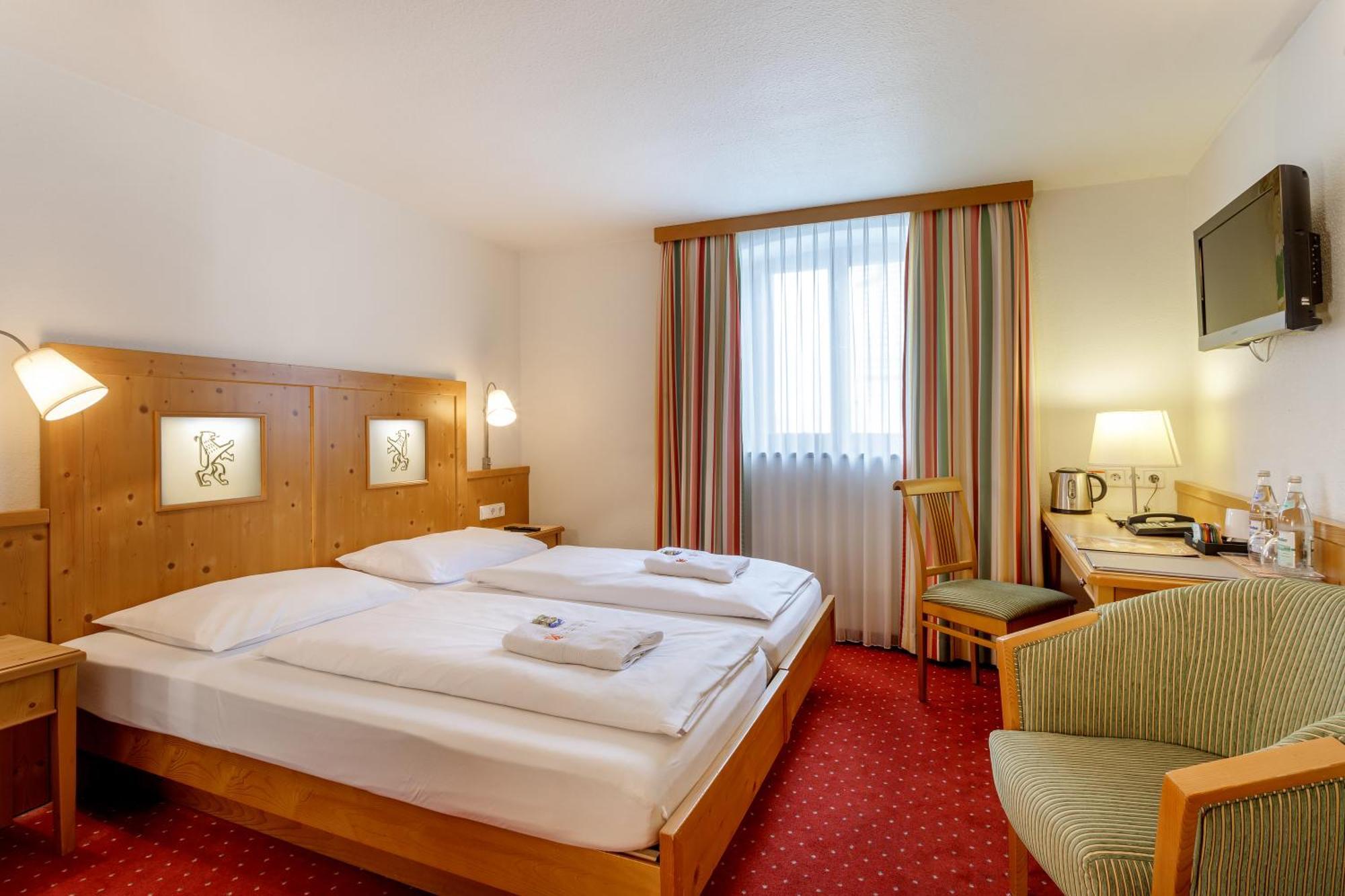 Hotel Zum Loewen Weißenhorn Extérieur photo