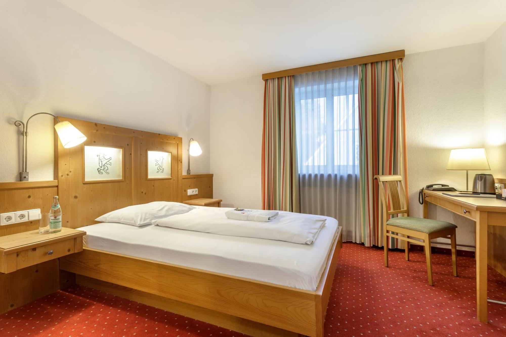 Hotel Zum Loewen Weißenhorn Extérieur photo