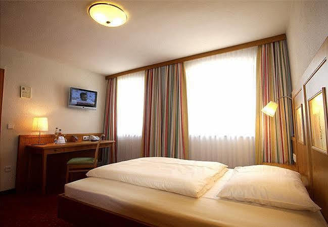 Hotel Zum Loewen Weißenhorn Extérieur photo